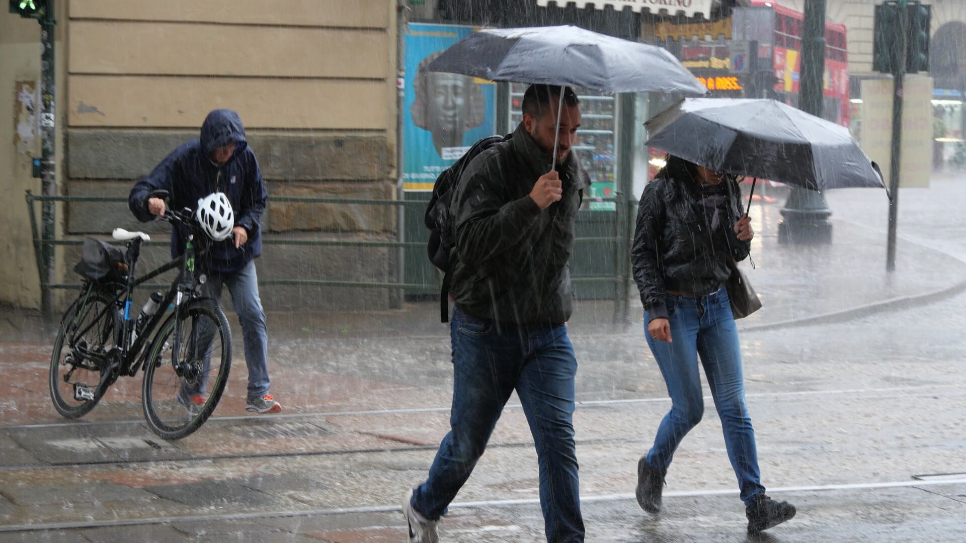 Cod galben de vreme instabilă în județul Constanța. Ploi torențiale, descărcări electrice și vânt puternic